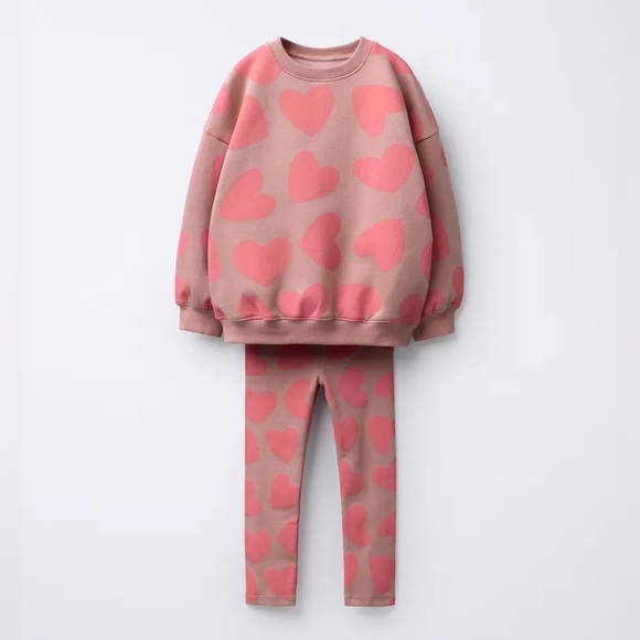 Zara Heart Sweatshirt and Leggings - Picture 2 of 10